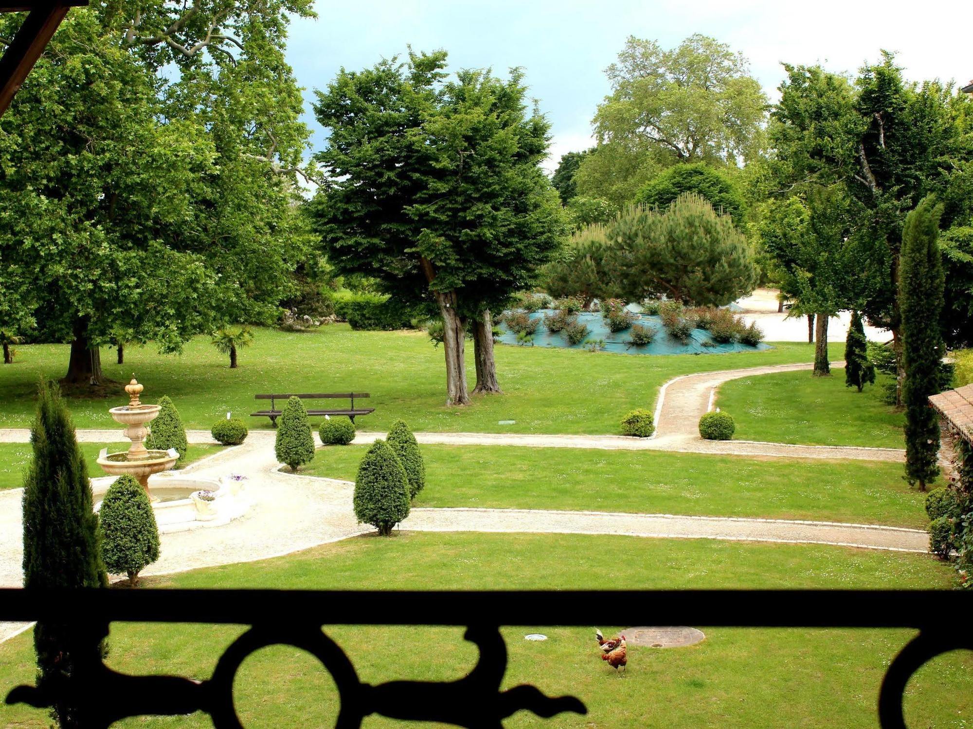 Domaine Des Chais Thenac  Bagian luar foto