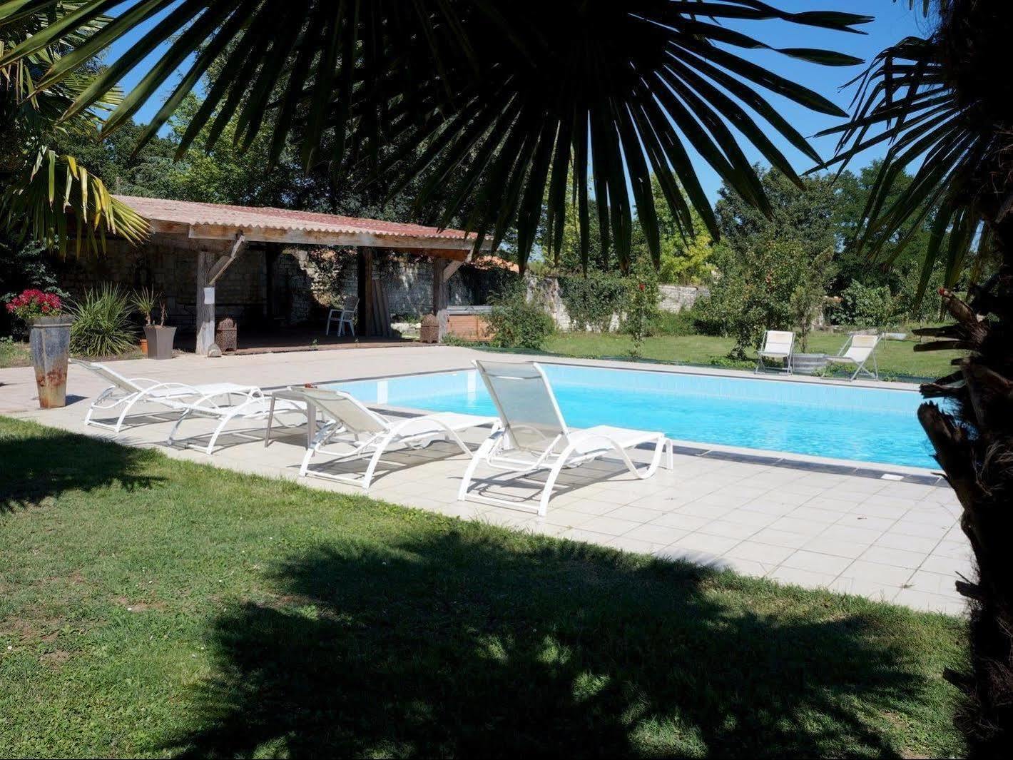 Domaine Des Chais Thenac  Bagian luar foto