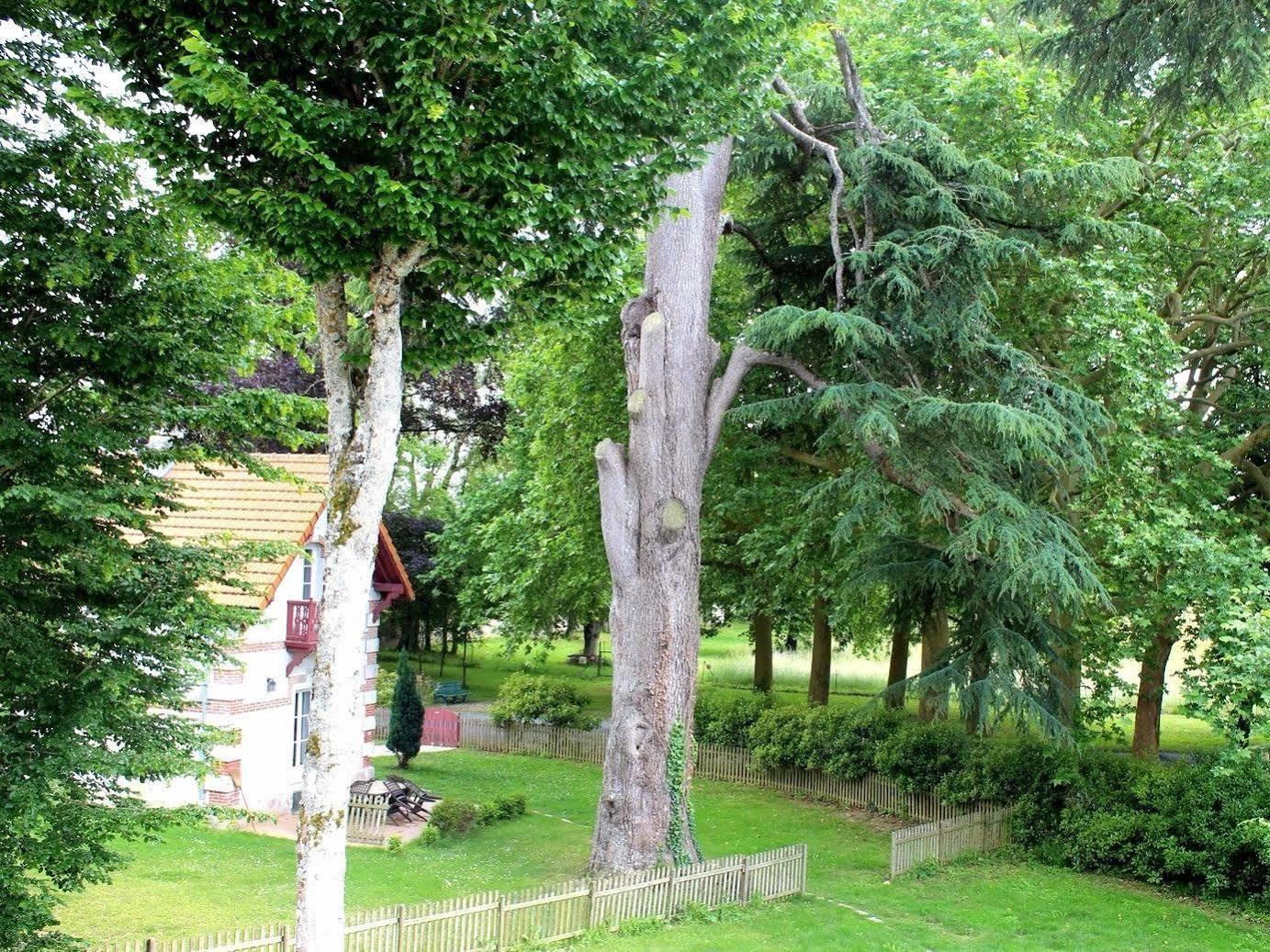 Domaine Des Chais Thenac  Bagian luar foto